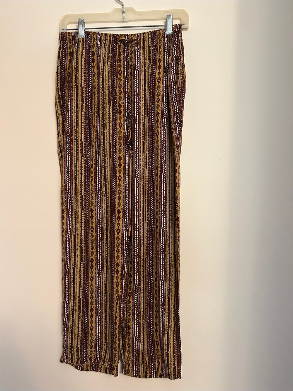 Sag Harbor mustard/burgundy stripe elastic waist baggy rayon pants size small